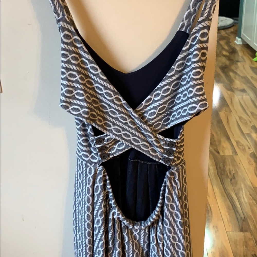 Patterned Cross-Back Dress - Picture 3 of 3